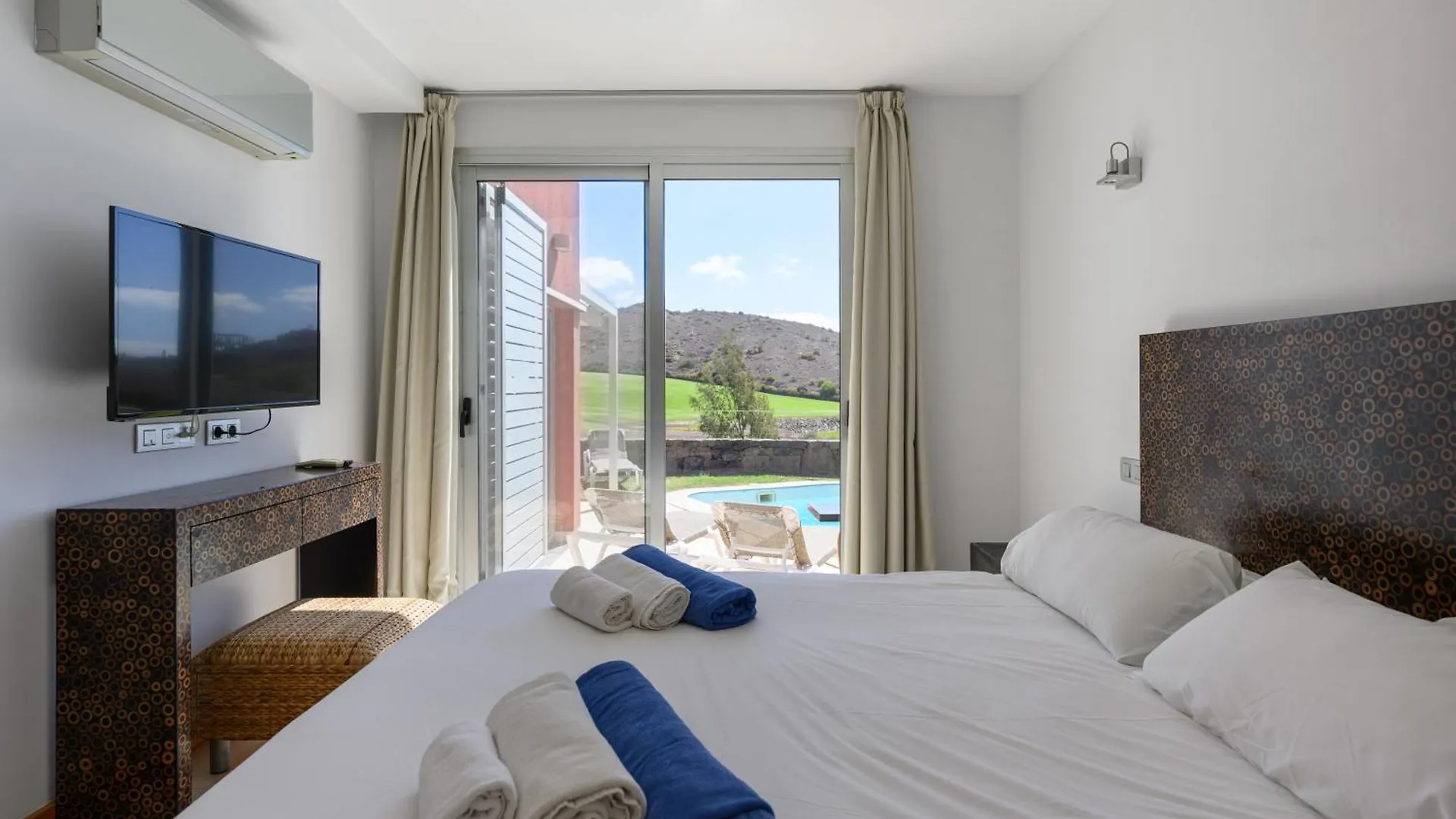 Villa In Salobre With Private Pool & Stunning View ماسبالوماس